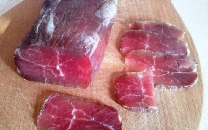Лучше любого хамона! Залейте мясо водочкой, а лучше - коньяком, оставьте на 3 дня и наслаждайтесь невероятным вкусом